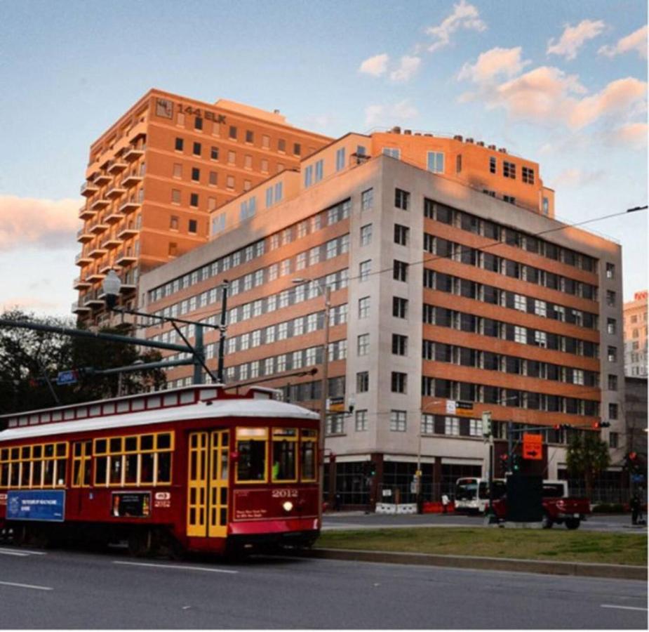 Signature In The Heart Of Downtown *