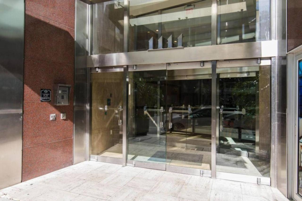 Signature In The Heart Of Downtown *